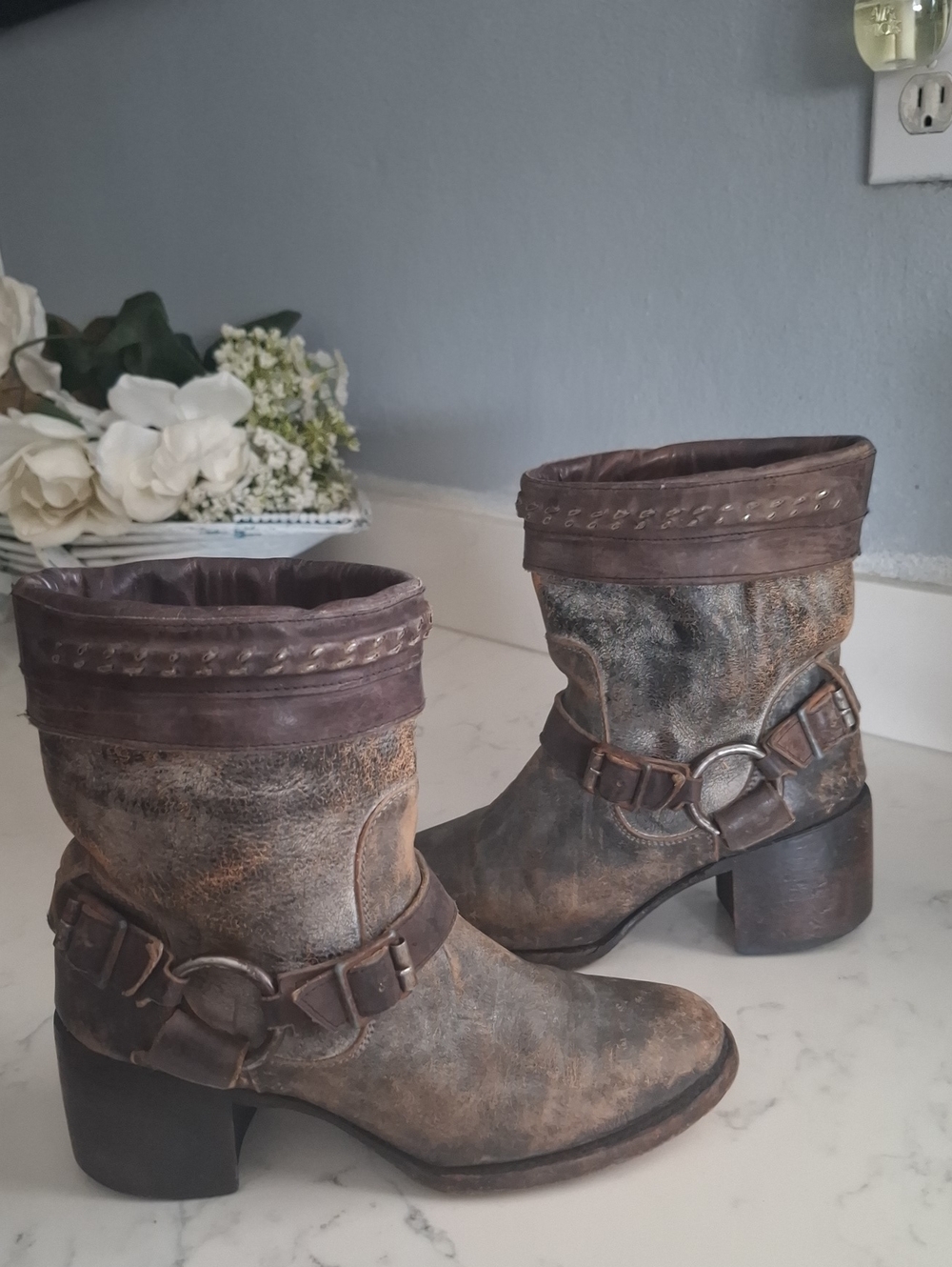 FREE BIRDS Women's Distressed Brown Leather Ankle Boots